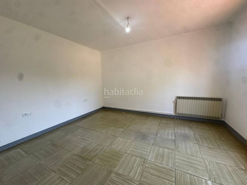 Foto 26bc2593-ea91-4dd3-b222-3cb311e83f1d. Country house with heating parking in Canovelles