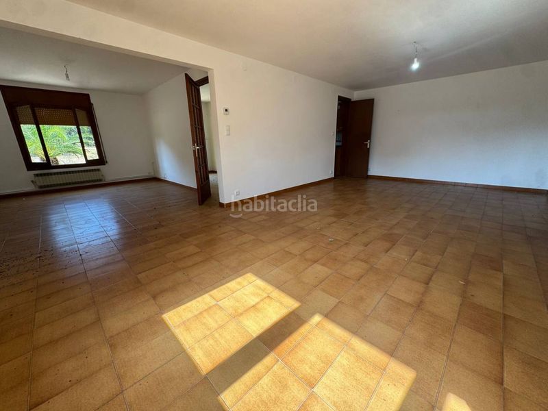 Foto f1f23a11-0328-42ad-a4ab-9158c836a5f9. Country house with heating parking in Canovelles