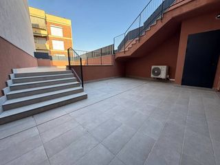 Piso en Lli�� d�Amunt. Bajos de obra nueva con amplia terraza!