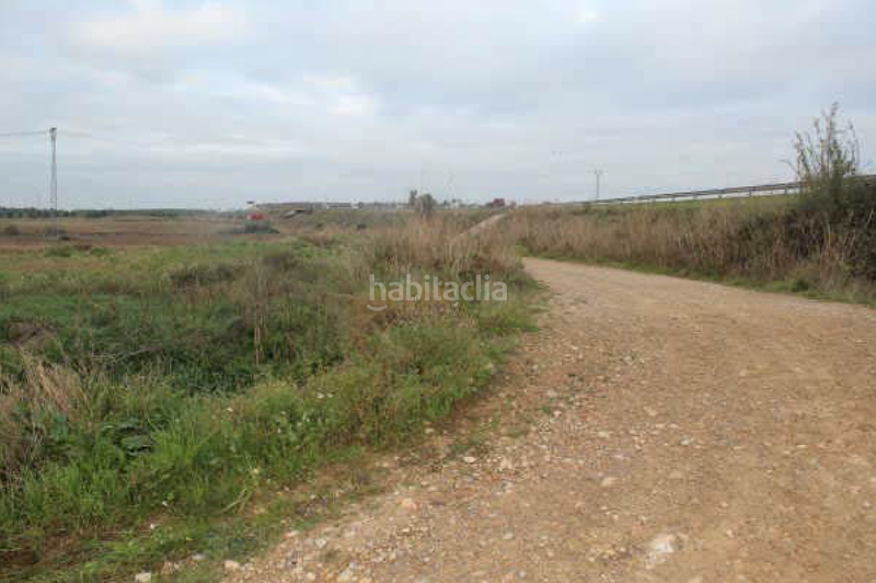 Foto f1f9ba0a-28ff-4663-9dc4-f12a2e6d3a18. Solar industrial a vial camino 1 a Pedanías Huesca