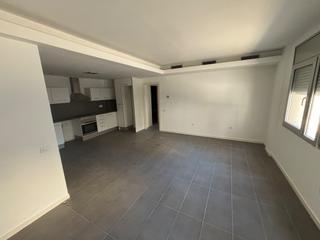 Pis  Avinguda de la generalitat. Piso recién reformado de tres habitaciones en l'ampolla