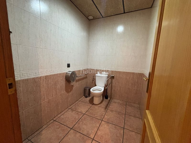 Foto 23508e88-d543-4f3e-a0f8-208a3f1972d8. Location local commercial dans carrer vista alegre 1 dans Girona