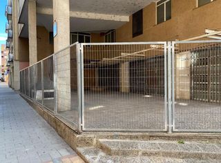 Rent Business premise  Carrer maria sauret 1. Local 161 m² con salida de humos y terraza junto al río segre, l