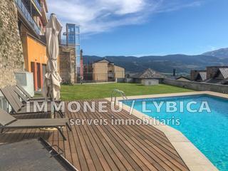 Piso  Querol. Venta de piso con jardín, piscina y parking en el centro de puig