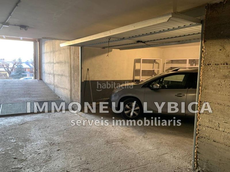 Foto 633b7695-3115-442e-88ec-90f99e5d8fa2. Aparcament cotxe a Puigcerdà