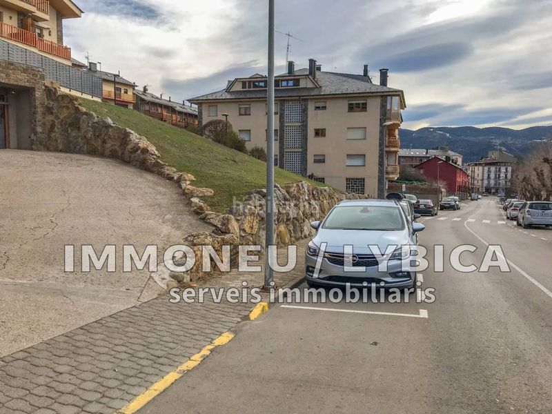 Foto 98069ca2-305d-4692-825a-d95afd5750f3. Aparcament cotxe a Puigcerdà