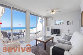 Piso en San Eugenio Alto. Exclusiva vivienda reformada con vistas panorámicas al mar en oc