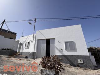 Mas à Arico. Se vende vivienda unifamiliar en la sabinita arico viejo con una