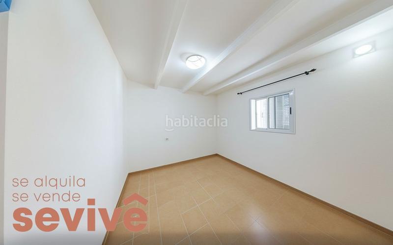 Foto 8059a679-0c15-4e94-9abd-8d9d3a8b50a7. Masia amb aparcament a Arico