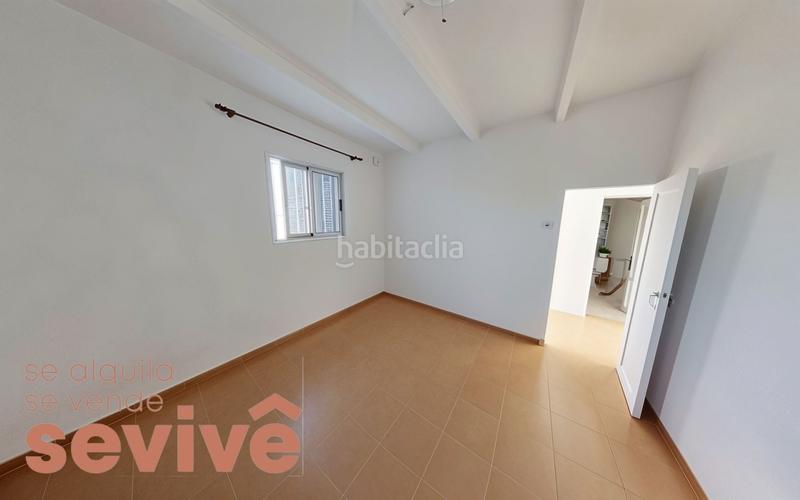 Foto e0e68e8d-6d0f-4a69-847e-1605e65ddc8c. Masia amb aparcament a Arico