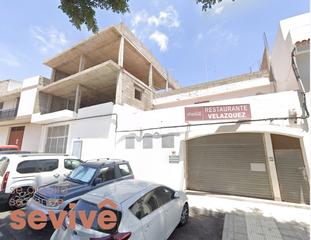 Casa adosada en La Camella. Se vende conjunto de dos parcelas contiguas en el centro de la c