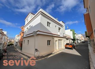 Casa adossada a Arico. Oportunidad!! edificio en venta con 4 viviendas  garaje  terraza