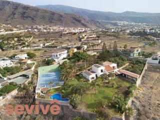 Maison à Araya. Villa de lujo en araya con vistas al mar, gran parcela, piscina,