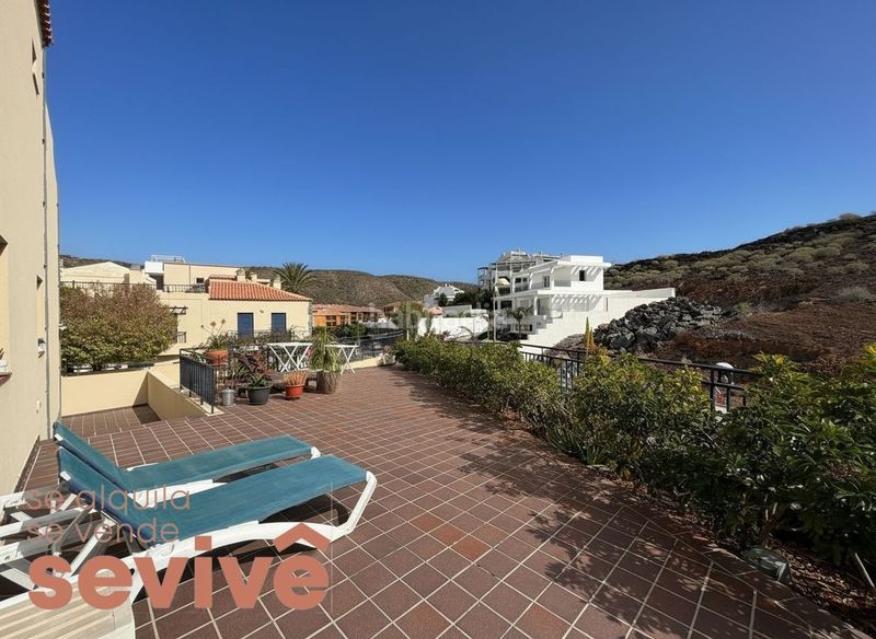 Foto f2b75459-e14c-465d-9904-42a62f91cf84. Casa adossada amb aparcament piscina a Palm - Mar Arona