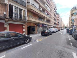 Parking coche en Santa clotilde 31. Plaza de garaje con trastero para coche pequeño