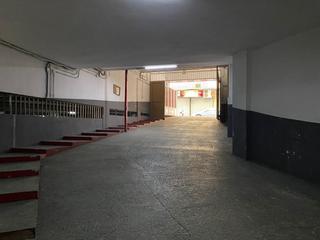Rent Car parking in Santa clotilde 6. Cochera cerrada junto hipercor calle santa clotilde