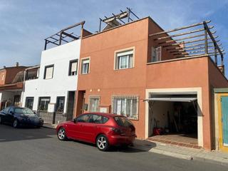 Casa  Rodrigo de triana. Casa unifamiliar en cijuela de 2 dormitorios con cochera
