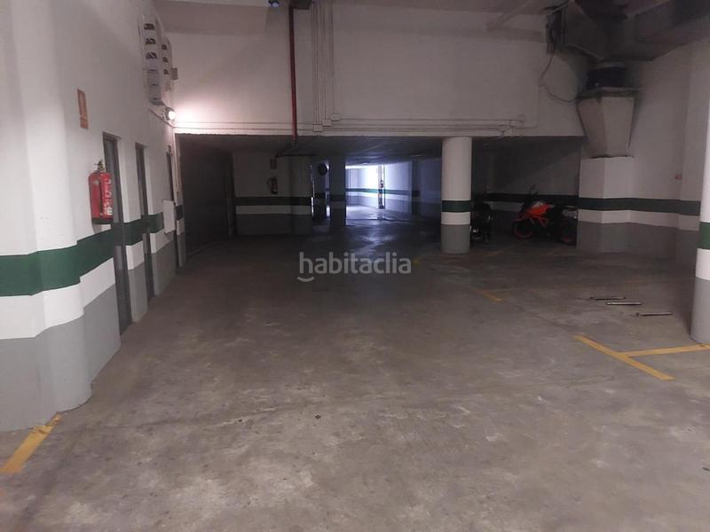 Foto d89a1bf6-1b7e-4a1b-ac5e-2fa3ef0bda5f. Parking voiture dans julio verne 2 dans Rosaleda - Juventud Granada