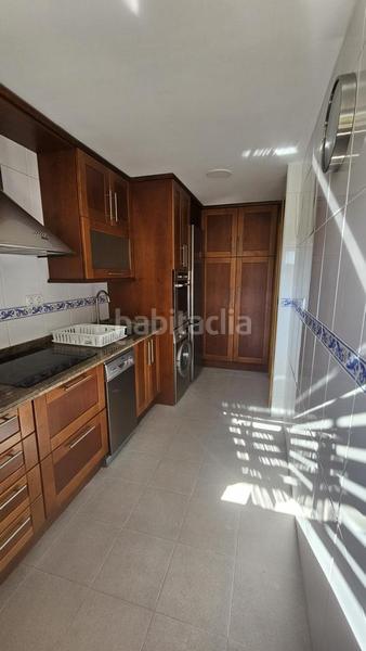 Foto b9c315cc-e415-4b1a-96d1-ab5260f45bbe. Miete etagenwohnung mit parking in Rosaleda - Juventud Granada