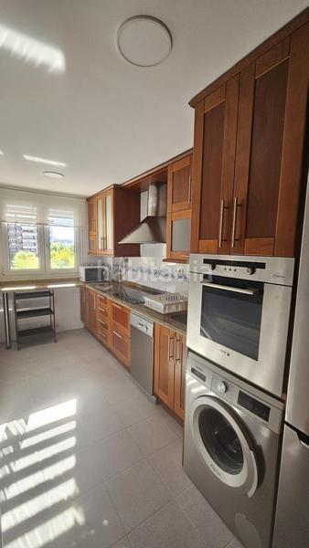 Foto 08e996b3-6051-47cf-80dd-b48416dbb72c. Rent flat with parking in Rosaleda - Juventud Granada