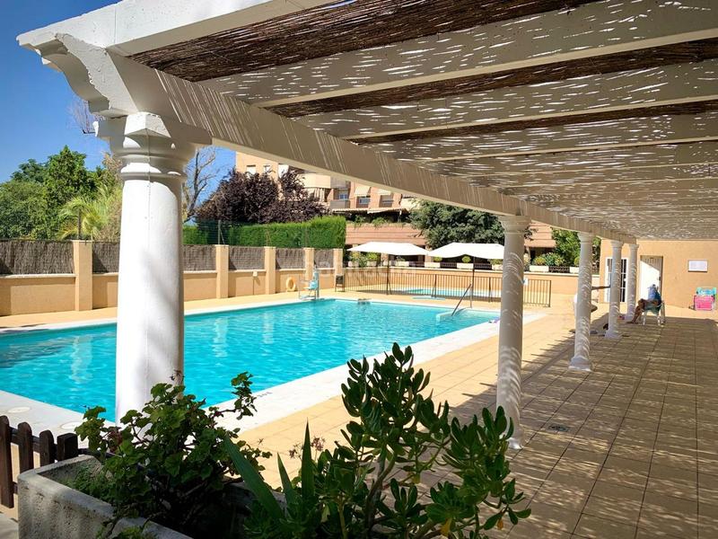 Foto 8280a7d3-b762-456c-9bf1-6d74e7b879ff. Rent flat with parking in Rosaleda - Juventud Granada