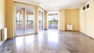 Lloguer Pis  Arabial. Piso de 3 dormitorios y 2 baños con garaje