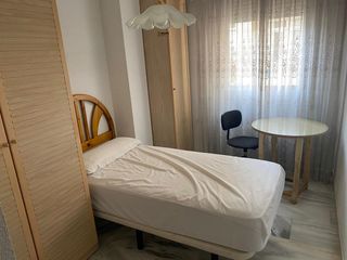 Affitto Appartamento  Arabial. Habitación para chica estudiante en piso compartido por 285