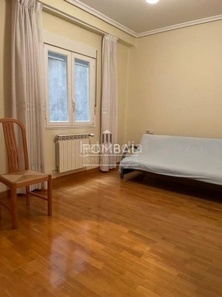 Foto fbd1088c-55ed-4528-863d-234265ed3c79. Piso en Universidad Ourense