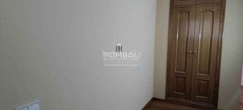 Foto b7717a19-b393-4faa-8a3d-b70a47b353fd. Piso en Centro Ourense