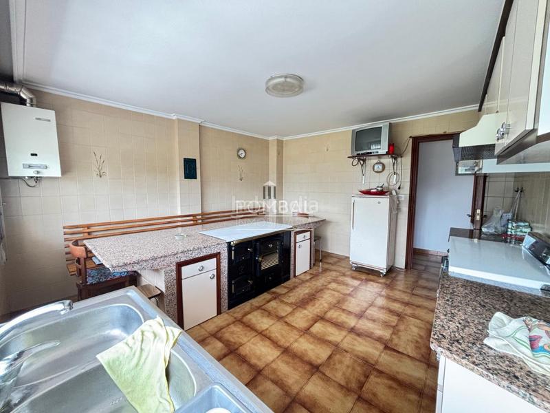 Foto 805e118a-ca19-4a77-8d6e-987913515c30. Casa pareada en Arzúa