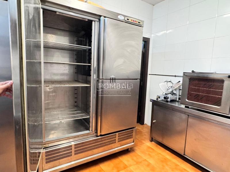 Foto 0d713b5a-6854-4d77-b7f3-135eca33c691. Local comercial a As Lagoas Ourense