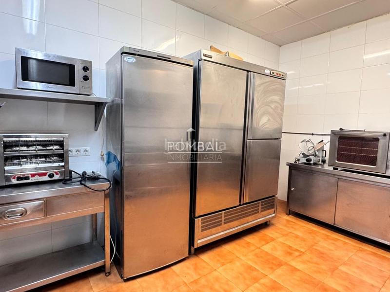 Foto 5f913f37-e96a-4f05-838a-4c49d806eac7. Local comercial a As Lagoas Ourense