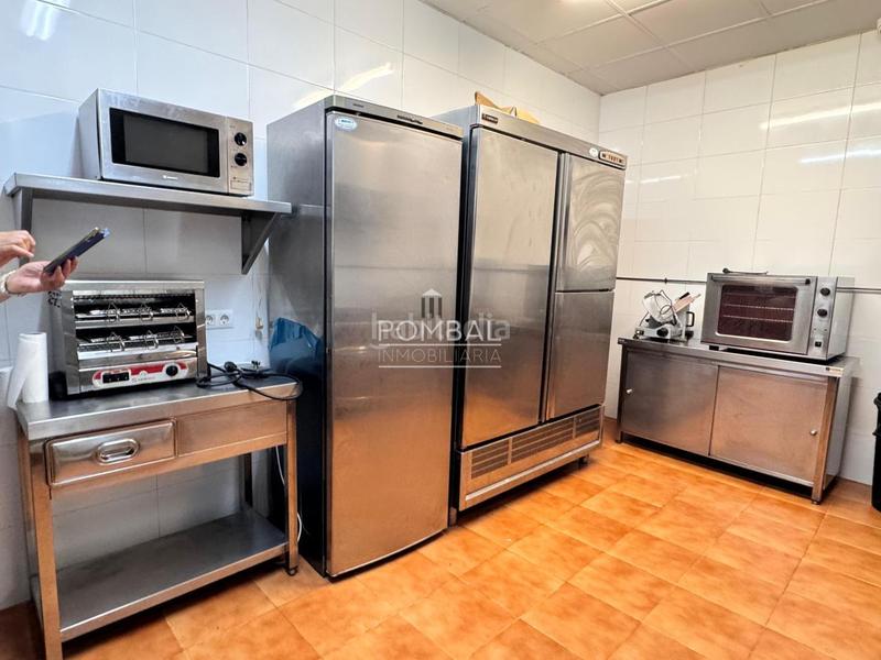 Foto b8191fb0-9156-462f-aca6-39bc0b59cbfb. Local comercial a As Lagoas Ourense