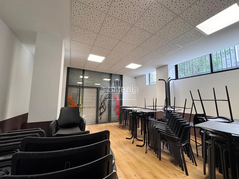 Foto f8bcf358-3eb0-458a-93fc-97cc8b01ad27. Local comercial a As Lagoas Ourense