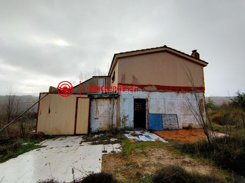 Foto a0a29878-7def-4b59-b2a2-4600694e1b63. Casale con piscina in Briviesca