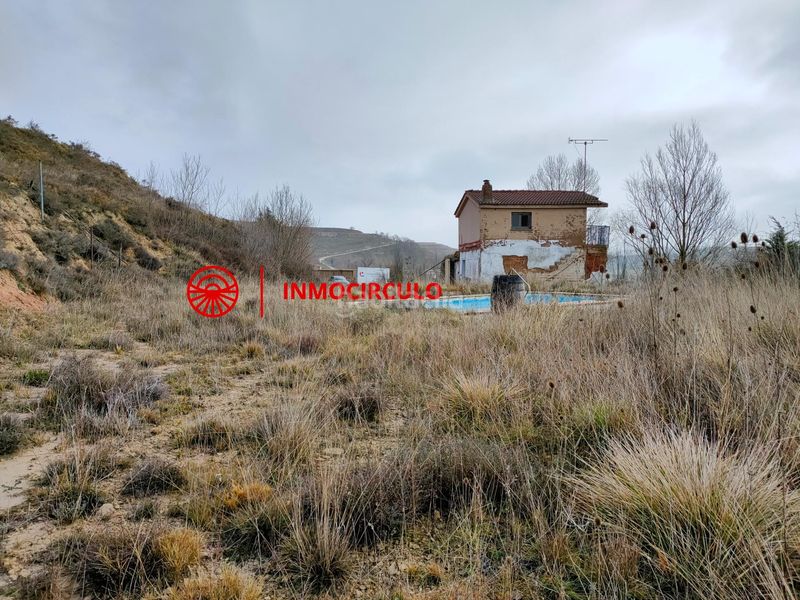 Foto b309a166-ef47-4bd3-a97f-fe412a418198. Casale con piscina in Briviesca