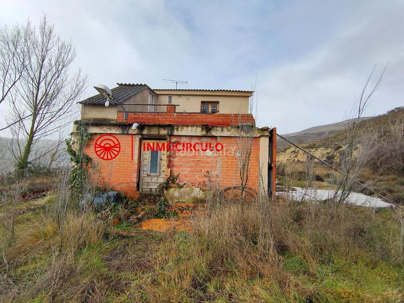 Foto fa8cf8c3-6f6c-44ce-b051-43a72b85d637. Casale con piscina in Briviesca
