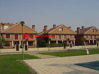 Xalet en Illera. Exclusivo chalet pareado junto al hubu tu oasis urbano en burgos