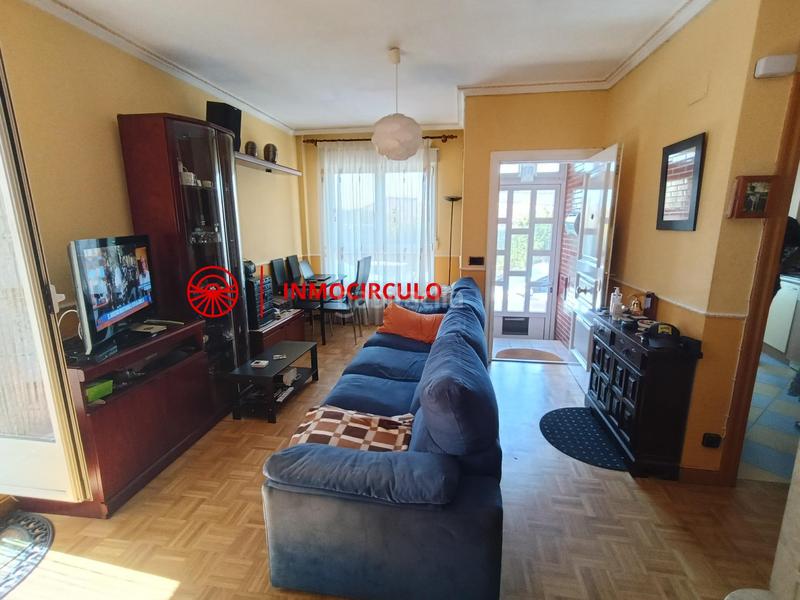 Foto 84b3886f-7cbc-42db-8c79-4d6f4fd7277e. Maison jumelée avec parking dans Villafría - La Ventilla - Castañares Burgos