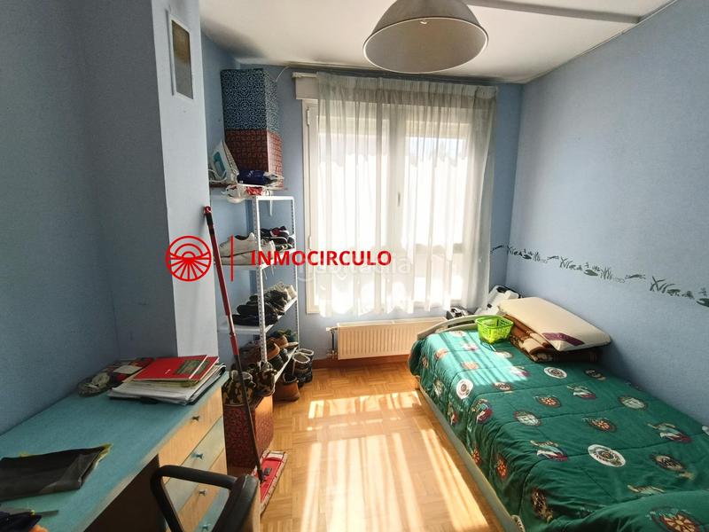 Foto b5afc5a0-8572-4e49-b8e1-14398abdb534. Maison jumelée avec parking dans Villafría - La Ventilla - Castañares Burgos