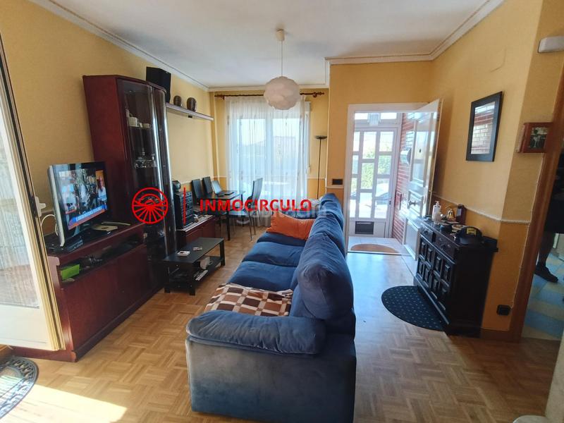 Foto dab186eb-cb7c-4f1f-9ad6-fb0d03375ed0. Maison jumelée avec parking dans Villafría - La Ventilla - Castañares Burgos