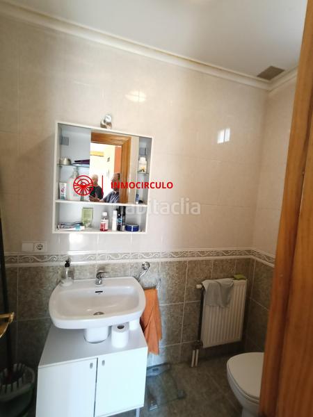 Foto db4842b6-6987-426f-ab7e-da37d5fce346. Maison jumelée avec parking dans Villafría - La Ventilla - Castañares Burgos