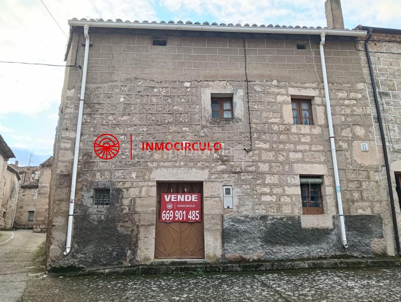 Foto 44aa0f09-f847-4ce6-93bc-d7abd95ff107. Casa adossada a Iglesias