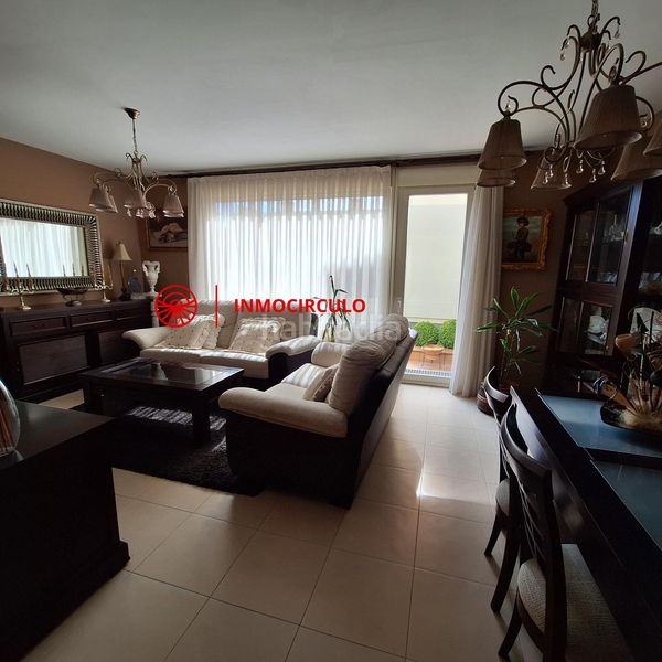 Foto 1cd4112b-f384-4704-8d73-ae1eb8406012. Casa adossada amb aparcament a Villimar - V1 - V2 - S3 - S4 - San Cristobal Burgos