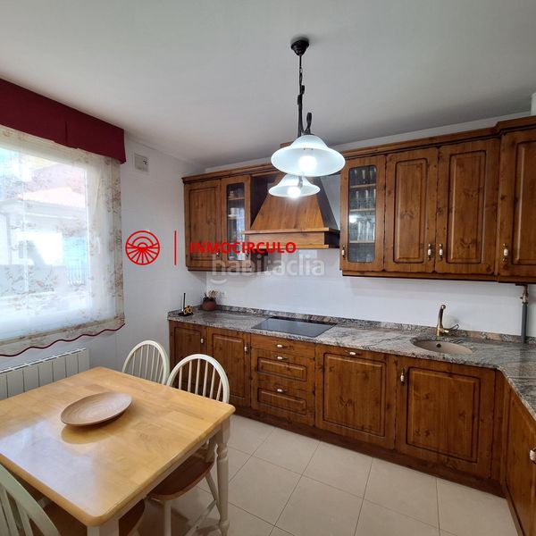 Foto b1ca5fc6-4ba2-4549-b2f0-c651631dd7f7. Casa adossada amb aparcament a Villimar - V1 - V2 - S3 - S4 - San Cristobal Burgos