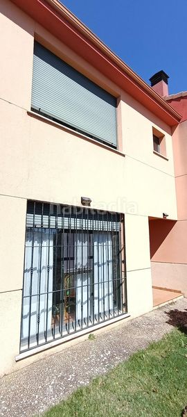 Foto 540bb4b8-44b6-4138-8c59-4d7ff183a904. Casa aparellada amb calefacció aparcament a Cogollos