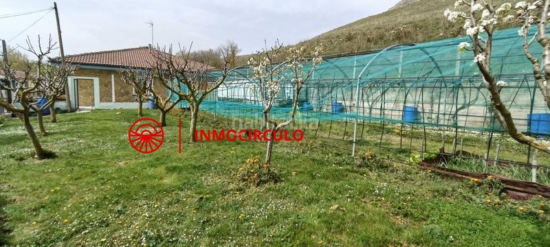 Foto daffb871-8c4d-422a-ba8e-a41d76531c3b. Masia amb calefacció aparcament a Monasterio de Rodilla