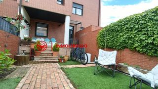 Semi detached house in Universidad - Las Huelgas. Casa en esquina. zona universidades.