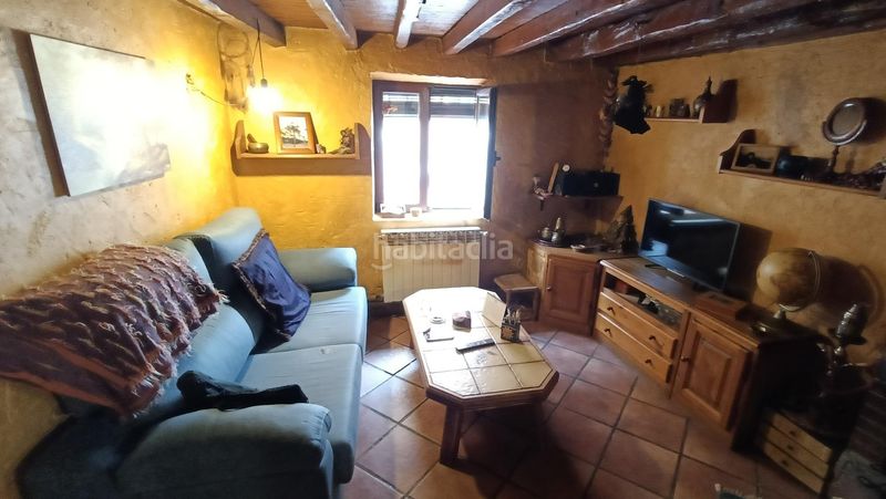 Foto 517a8b2c-0724-41a7-824d-64306769cff0. Casa adossada amb calefacció aparcament a Madrigal del Monte