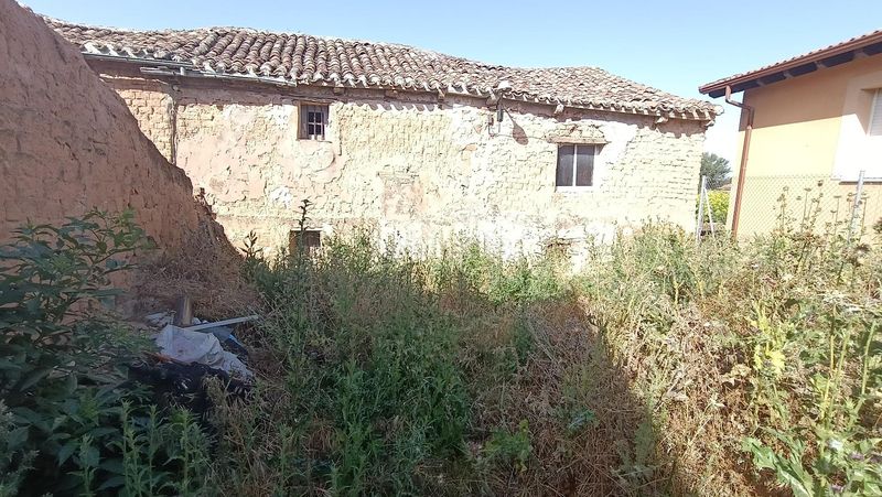Foto ad4b9000-15ba-479d-813e-c64699124b0c. Casa adossada amb aparcament a Cayuela